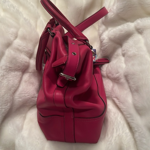 ❌⭕️ COACH PURSE 👛HOT PINK 🩷ALL THE GOODIES TO MATCH. EXCELLENT CONDITION 🩷 - Picture 6 of 10